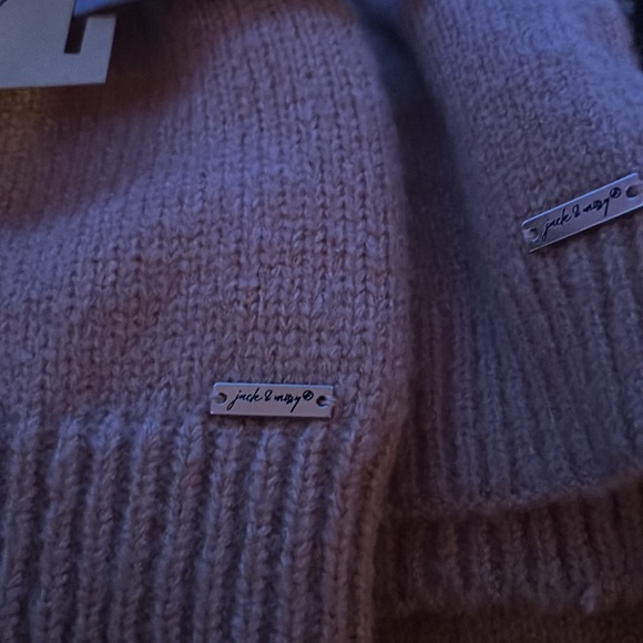 Hat with matching scarf - Picture 3 of 4